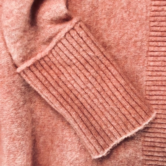 J.Crew - Turtleneck Sweater with side slits in Supersoft Yarn Size XS - Picture 7 of 11